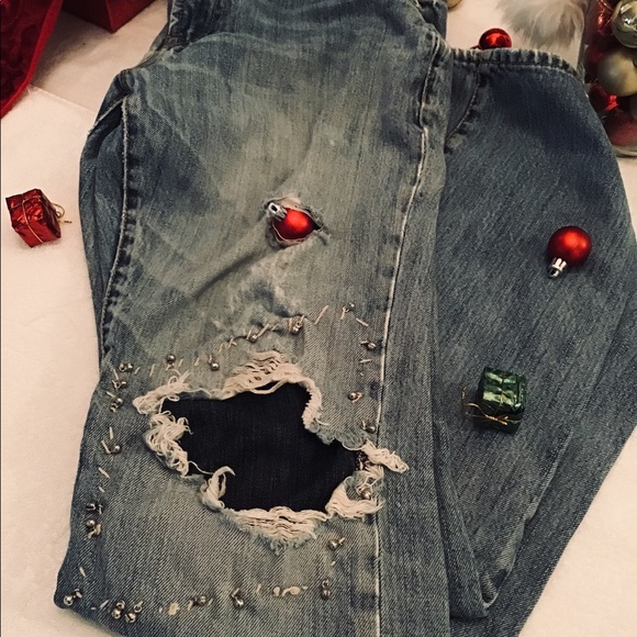 “AEROPOSTALE” EXTREMELY Distressed men’s jeans. - Picture 3 of 8